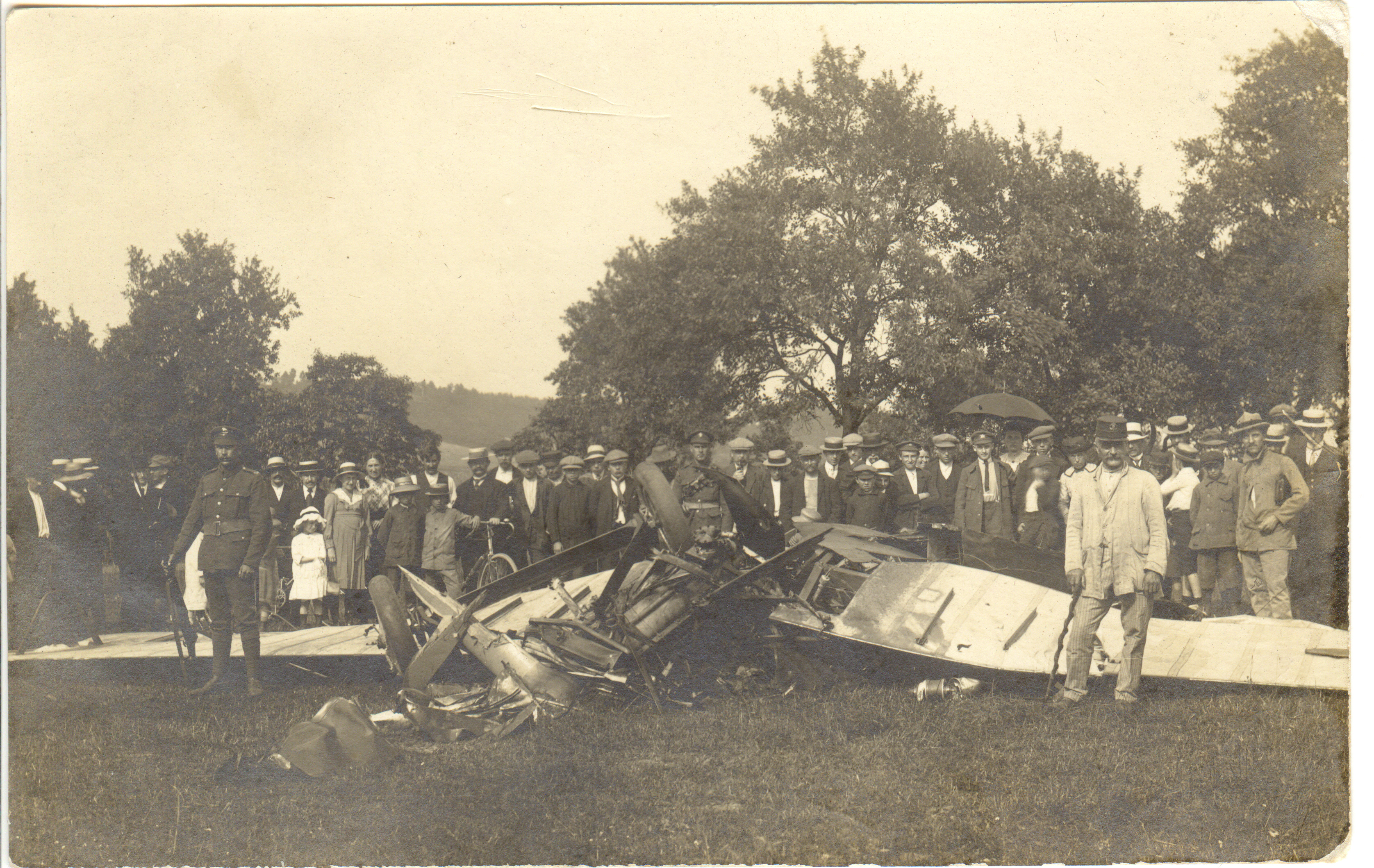 Belgique, Soye (Jodion) près de Franière (Floreffe) - Chute d'un avion du service postal « Cologne - Folkestone » le 8 juin 1919